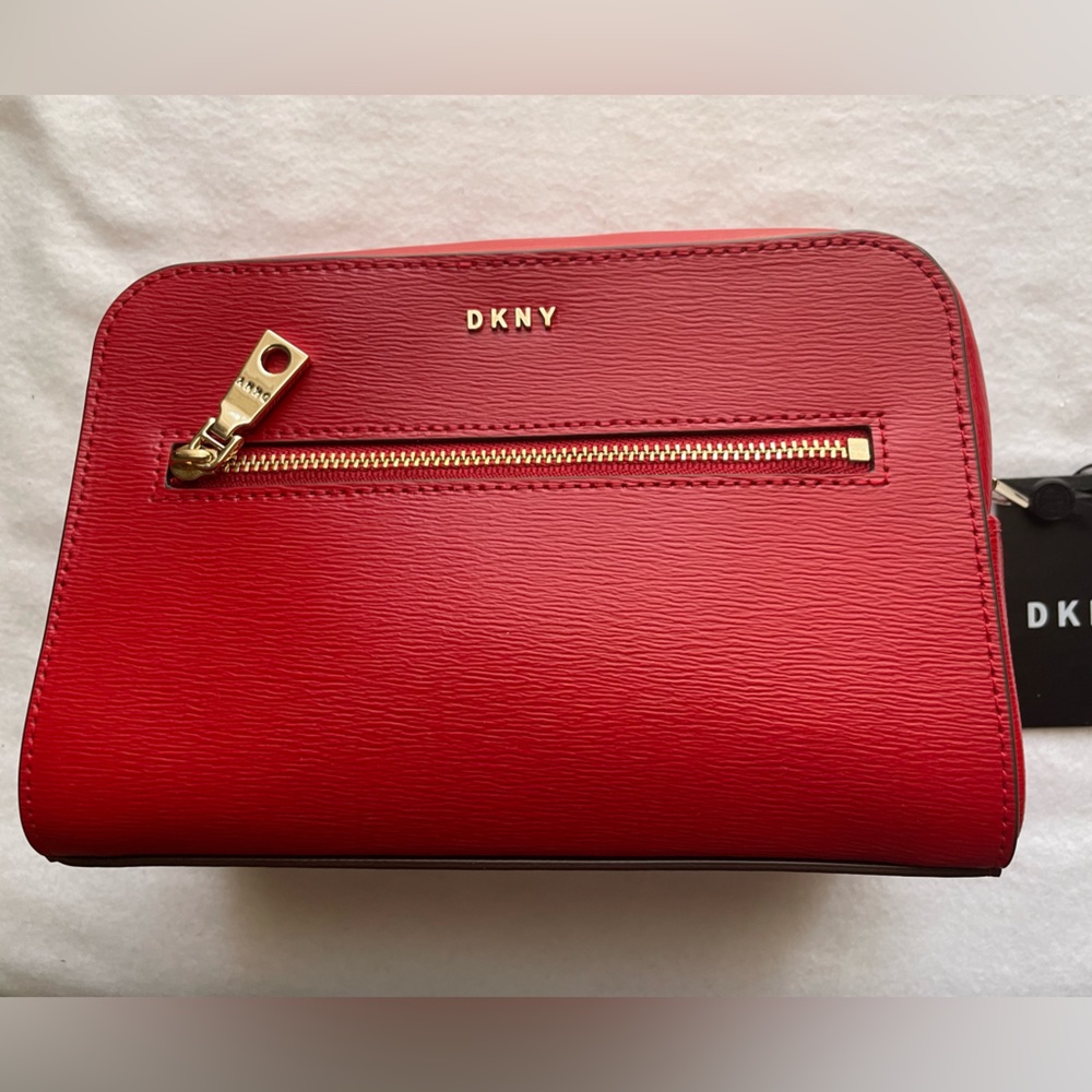 NWT DKNY MAKEUP CASE. Red.
